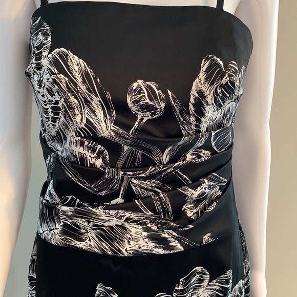 White House Black Markey strapless or spaghetti straps, size 4 removable straps - Picture 2 of 8